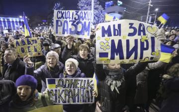 Война на Донбассе кардинально меняет мировоззрение украинцев, - историк