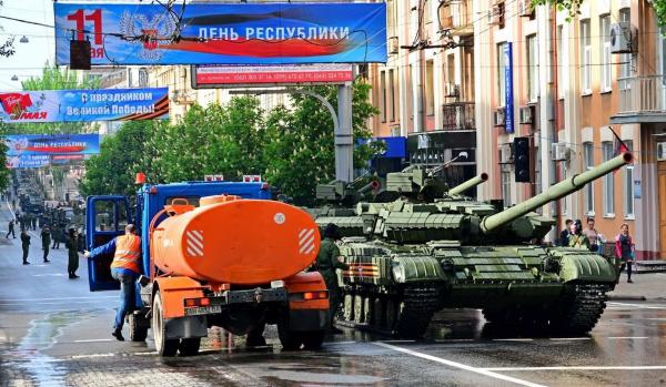 Террористический шабаш. В Донецке прошел "военный парад" (ФОТО)