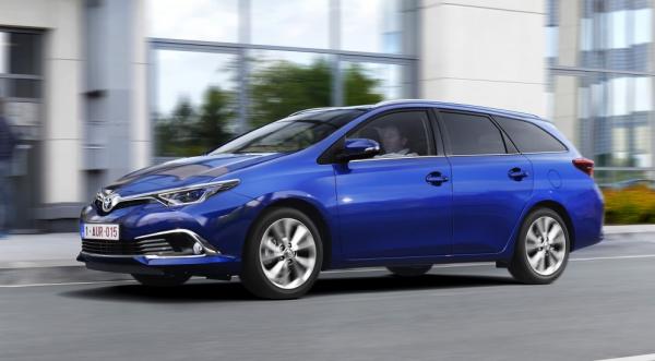 Компания Toyota представила обновленную модель Auris (ФОТО)