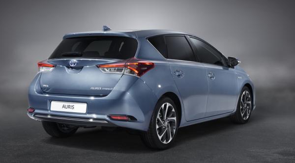 Компания Toyota представила обновленную модель Auris (ФОТО)