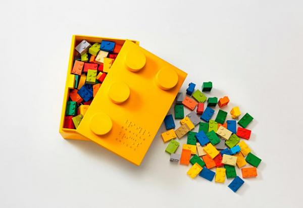 «Кубики Брайля», внешне похожие на LEGO, помогают незрячим детям учиться читать (ФОТО)