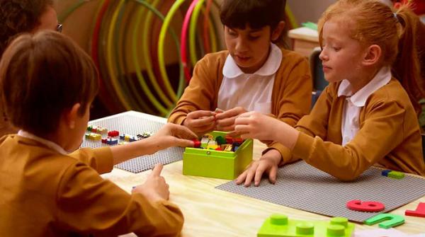 «Кубики Брайля», внешне похожие на LEGO, помогают незрячим детям учиться читать (ФОТО)