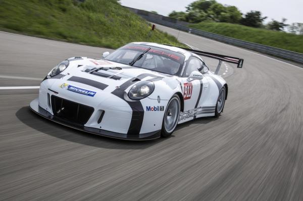 Porsche презентовала новый спорткар 911 GT3 RSR (ФОТО)