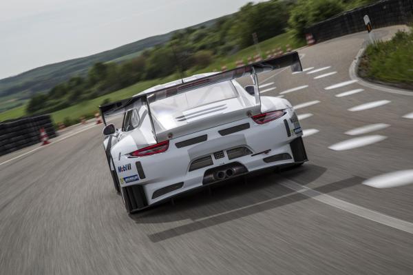 Porsche презентовала новый спорткар 911 GT3 RSR (ФОТО)