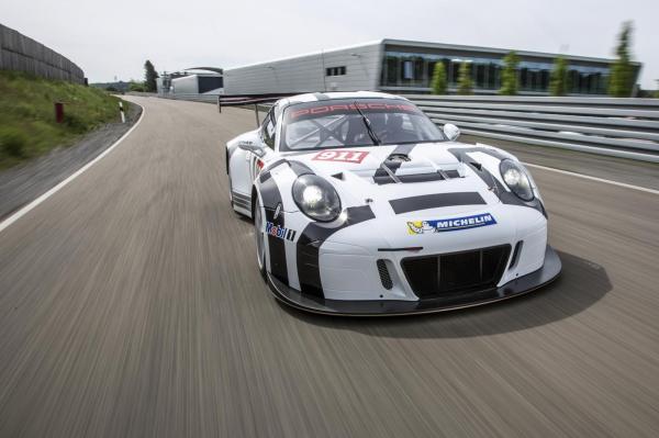 Porsche презентовала новый спорткар 911 GT3 RSR (ФОТО)