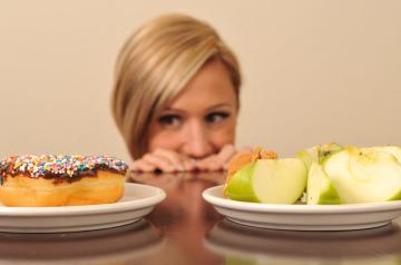 Медики рассказали, почему стоит отказаться от строгой диеты 