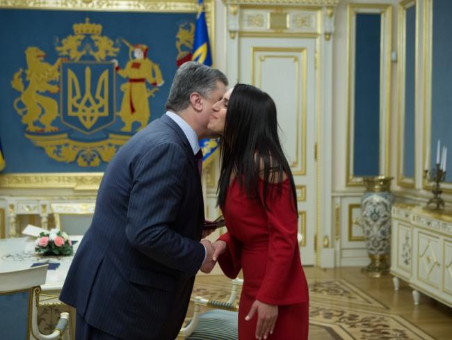 Порошенко присвоил Джамале звание народной артистки Украины (ФОТО)