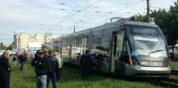 В Киеве сошел с рельс скоростной трамвай (ФОТО)