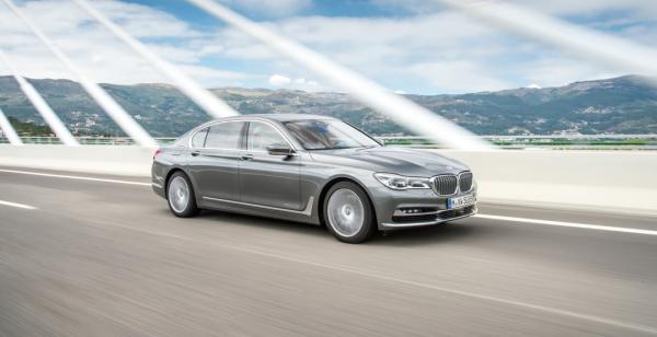 Компания BMW представила самые мощные модели 7 Series (ФОТО)