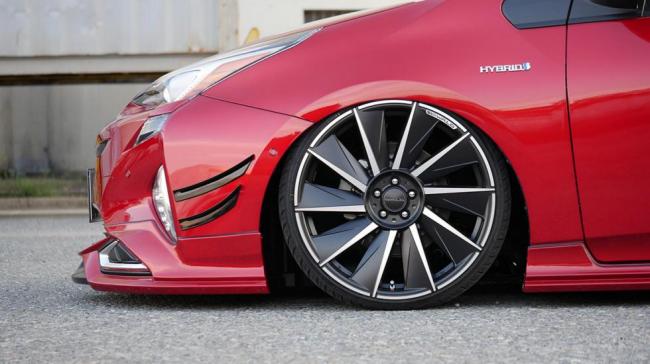 Toyota Prius получила «дикий» мейк-ап от Wald International (ФОТО)