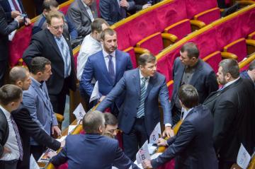 Ляшко идет до конца: депутаты из “Радикальной партии” собрались ночевать в здании парламента