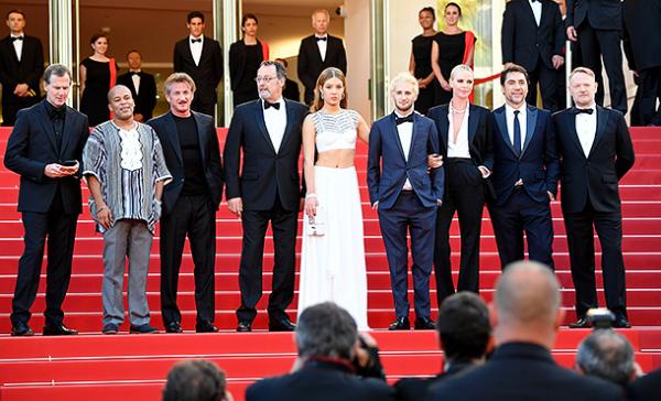 Шарлиз Терон поцеловала Шона Пенна на премьере в Каннах (ФОТО)