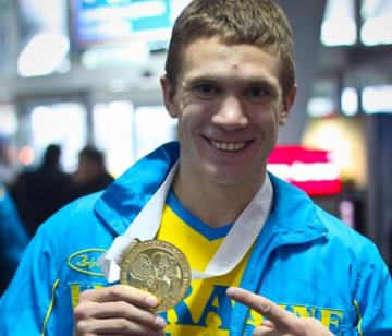 Непобедимый украинец: Боксер Тарас Шелестюк подтвердил титул чемпиона