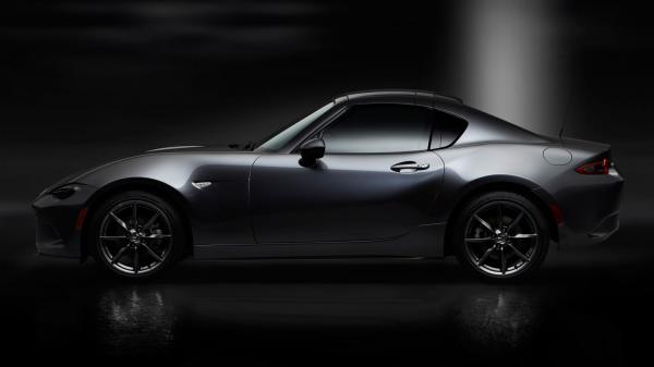 Mazda анонсировала старт продаж родстера MX-5 RF (ФОТО)
