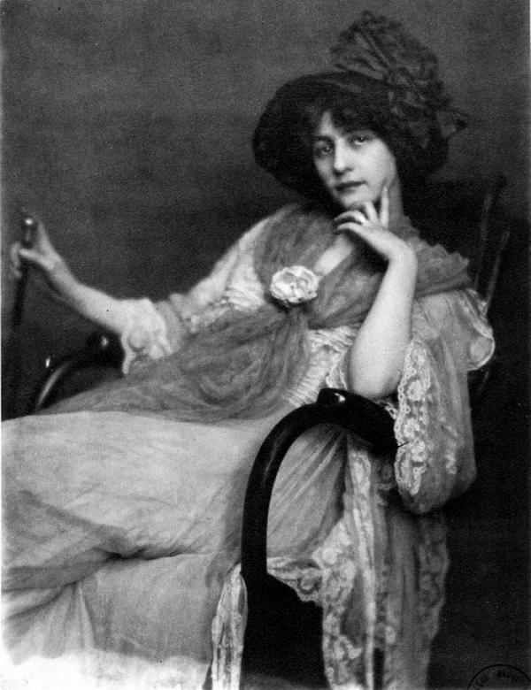 Художественные портреты легендарного мастера из Франции (ФОТО)