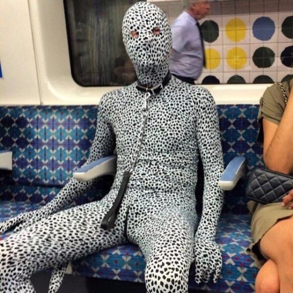 15 самых нелепых и странных нарядов в метро (ФОТО)