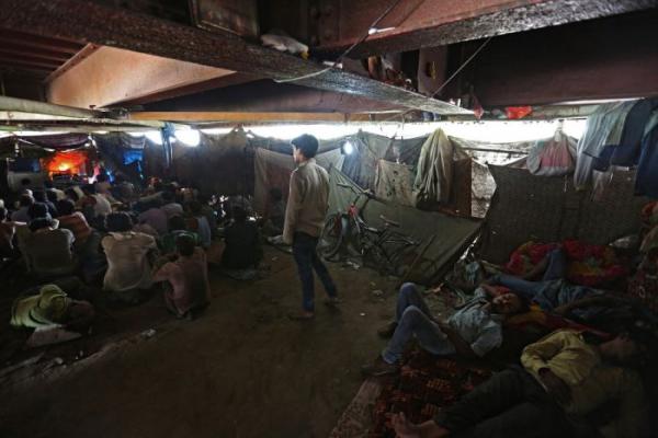 Как выглядит кинотеатр для бедных в Индии (ФОТО)