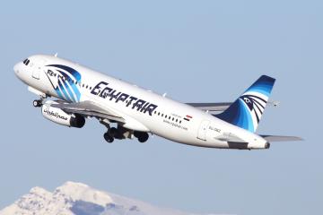 Французский корабль начал поиски "черных ящиков" самолета EgyptAir