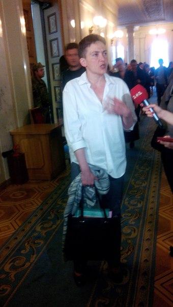 Надежда Савченко удивила депутатов новым образом (ФОТО)