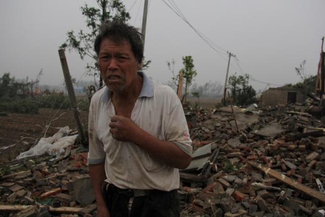 На Китай обрушился гигантский торнадо (ФОТО)