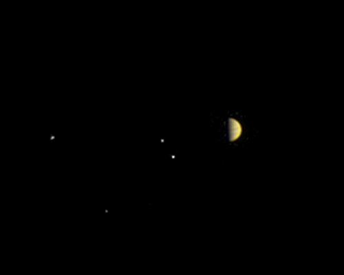 "Juno" показал снимки Юпитера и его спутников (ФОТО)