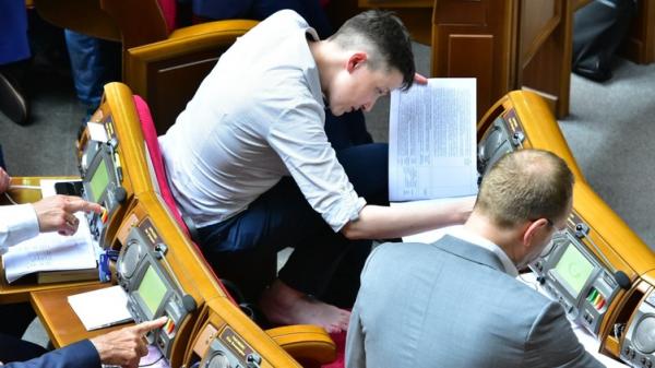 Из российского плена в украинский парламент: первый рабочий день Надежды Савченко (ФОТО)