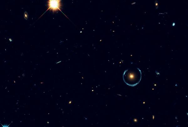В космосе обнаружено идеальное кольцо Эйнштейна (ФОТО)