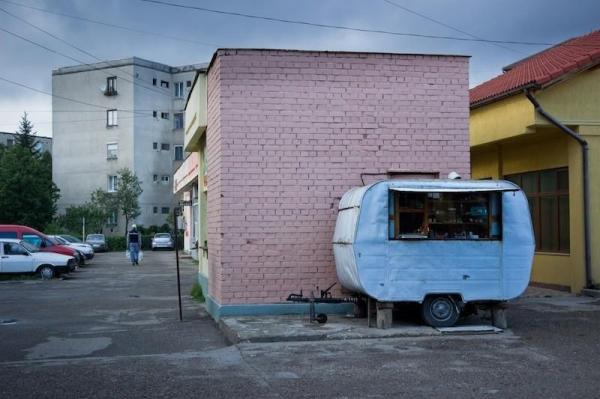 Фотограф показывает, как умирает его родной городок (ФОТО)