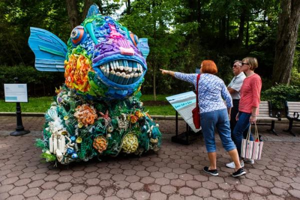 Пластиковое искусство из мусора (ФОТО)