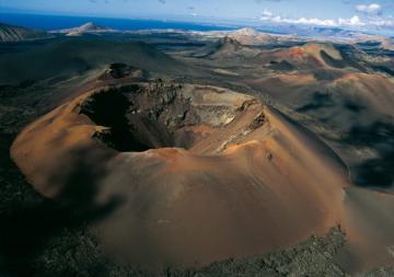 Удивительные “марсианские” пейзажи знаменитого острова Лансароте (ФОТО)