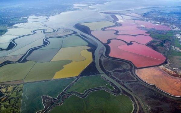 Разноцветные озера. 10 удивительных снимков (ФОТО)
