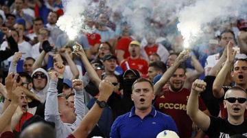 Российские фанаты снова устроили беспорядки во Франции. ЕВРО-2016 (ВИДЕО)