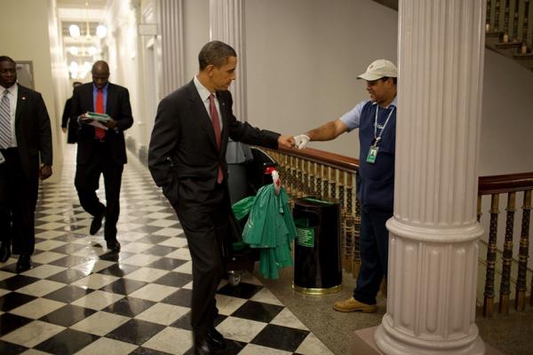 Семь мгновений Барака Обамы. Чем запомнился американцам президент (ФОТО)