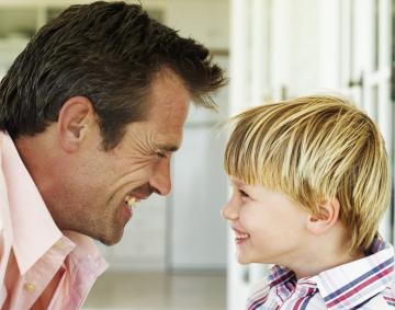 Ученые призывают отцов как можно чаще общаться со своими детьми