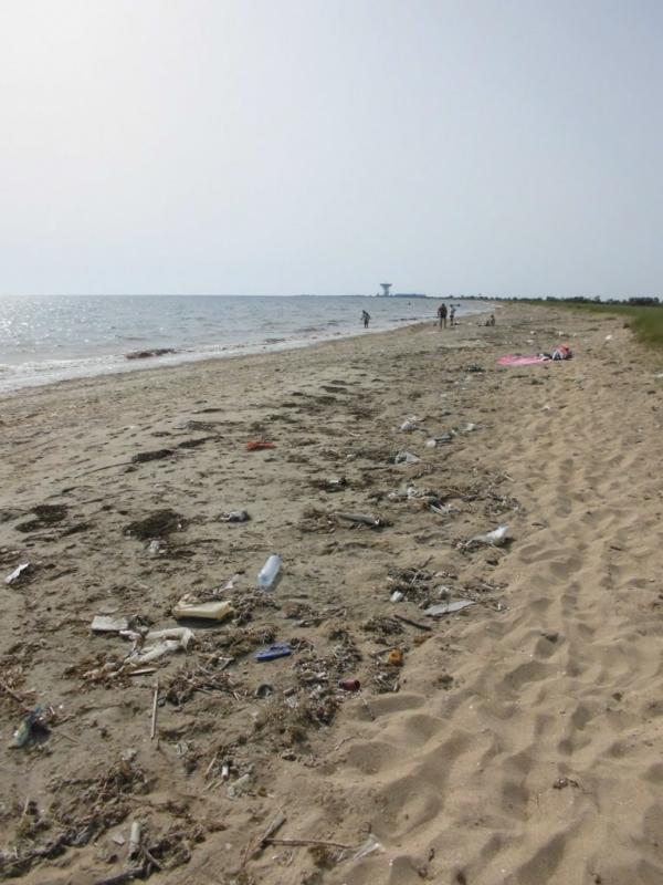 Евпатория встречает туристов. Как выглядят пляжи в аннексированном Крыму (ФОТО)