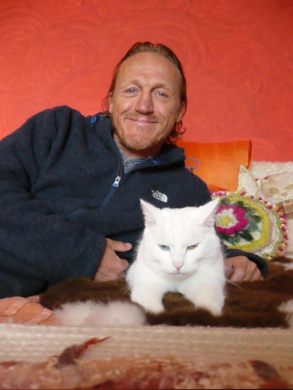 Каждому свой лютоволк: Актеры из "Игры престолов" показали своих питомцев (ФОТО)