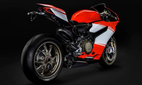 Ducati отзывает спортбайки 1199 Superleggera (ФОТО)