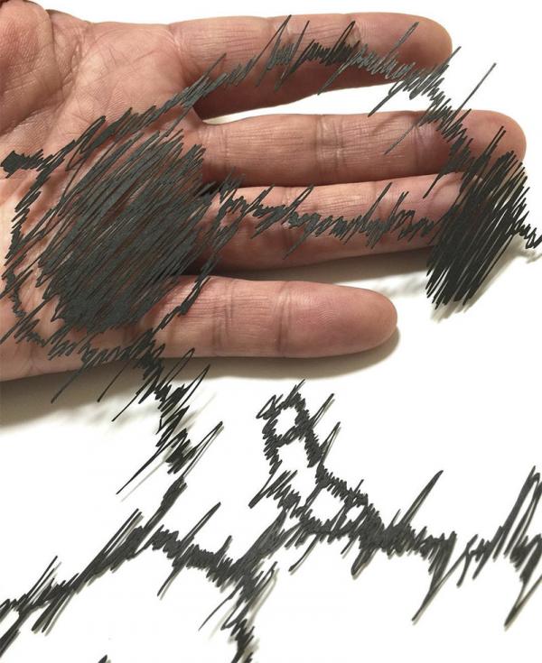 Японский мастер вырезает из бумаги невероятно утонченные узоры (ФОТО)