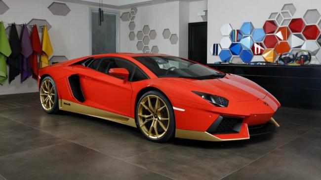 Lamborghini представила уникальную версию суперкара Aventador (ФОТО)