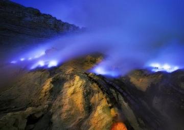 Восхитительный вулкан Иджен в Индонезии (ФОТО)