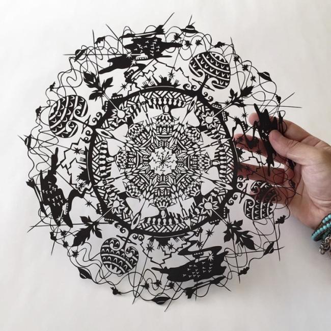 Японский художник вручную вырезает фантастические бумажные картины (ФОТО)