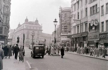 Путешествие во времени: как выглядел Лондон середины прошлого столетия (ФОТО)