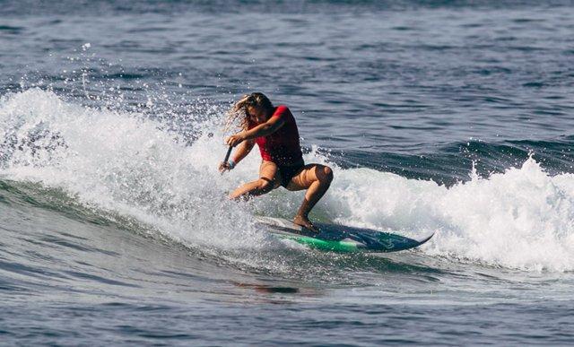 На гребне волны. Гавайский сапсерфинг набирает популярность (ФОТО)