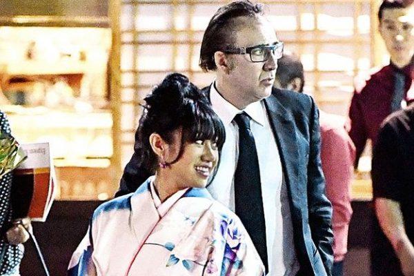 Николаса Кейджа засекли за поцелуем с женщиной в кимоно (ФОТО)