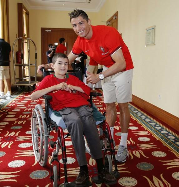 Криштиану Роналду пожертвовал премиальные за Евро-2016 на благотворительность