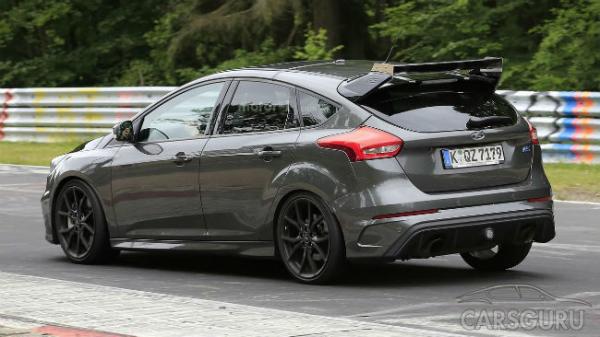Ford тестирует самый горячий хетч в мире (ФОТО)