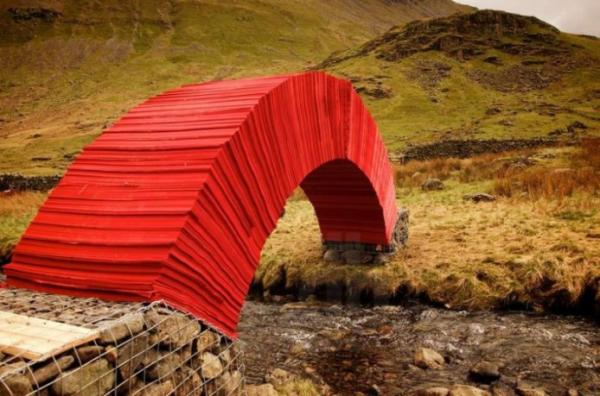 Постройка из бумаги: самый необычный пешеходный мост в Великобритании (ФОТО)