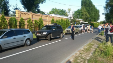 Активисты заблокировали резиденцию Порошенко (ФОТО)
