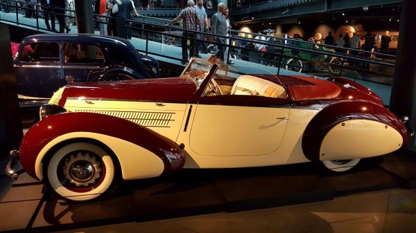 В Риге открылся крупнейший музей истории авто (ФОТО)