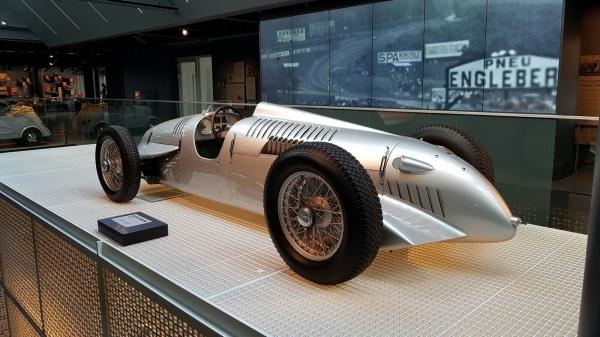 В Риге открылся крупнейший музей истории авто (ФОТО)